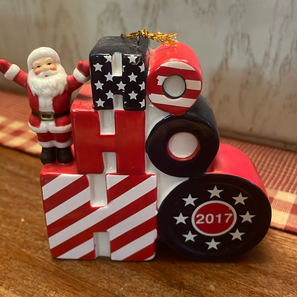 The Danbury Mint 2017 Annual Patriotic Ornament “Jolly Greetings”